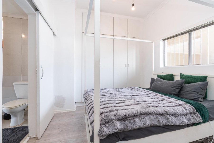 1 Bedroom Property for Sale in Sea Point Western Cape